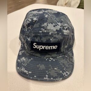Supreme camo hat